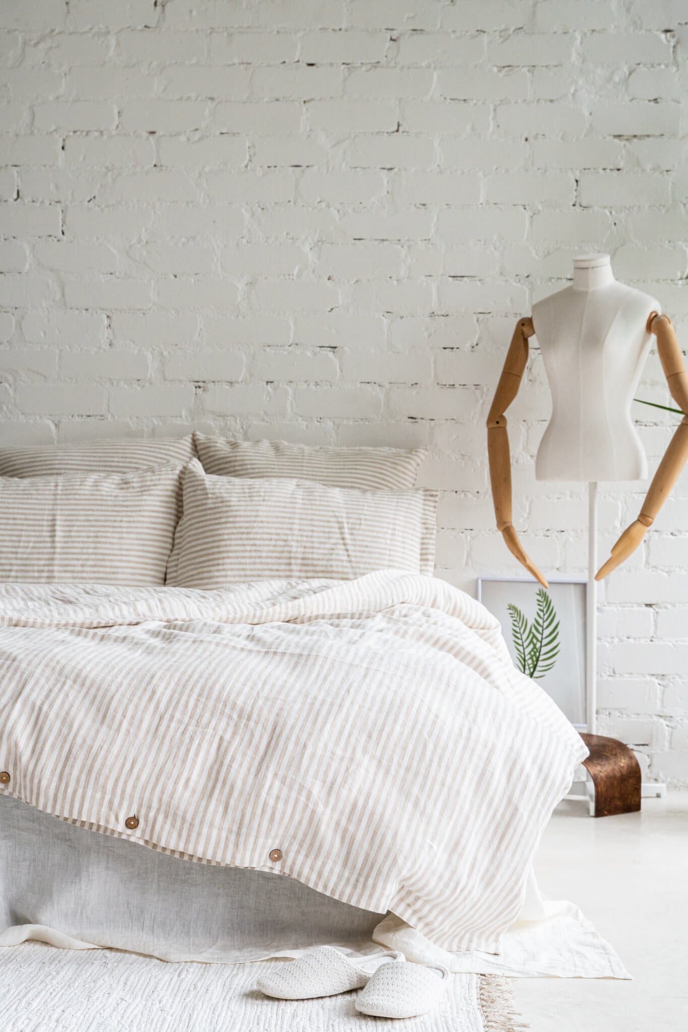 Linen bedding set in Striped Natural: linen duvet cover + 2 linen pillowcases