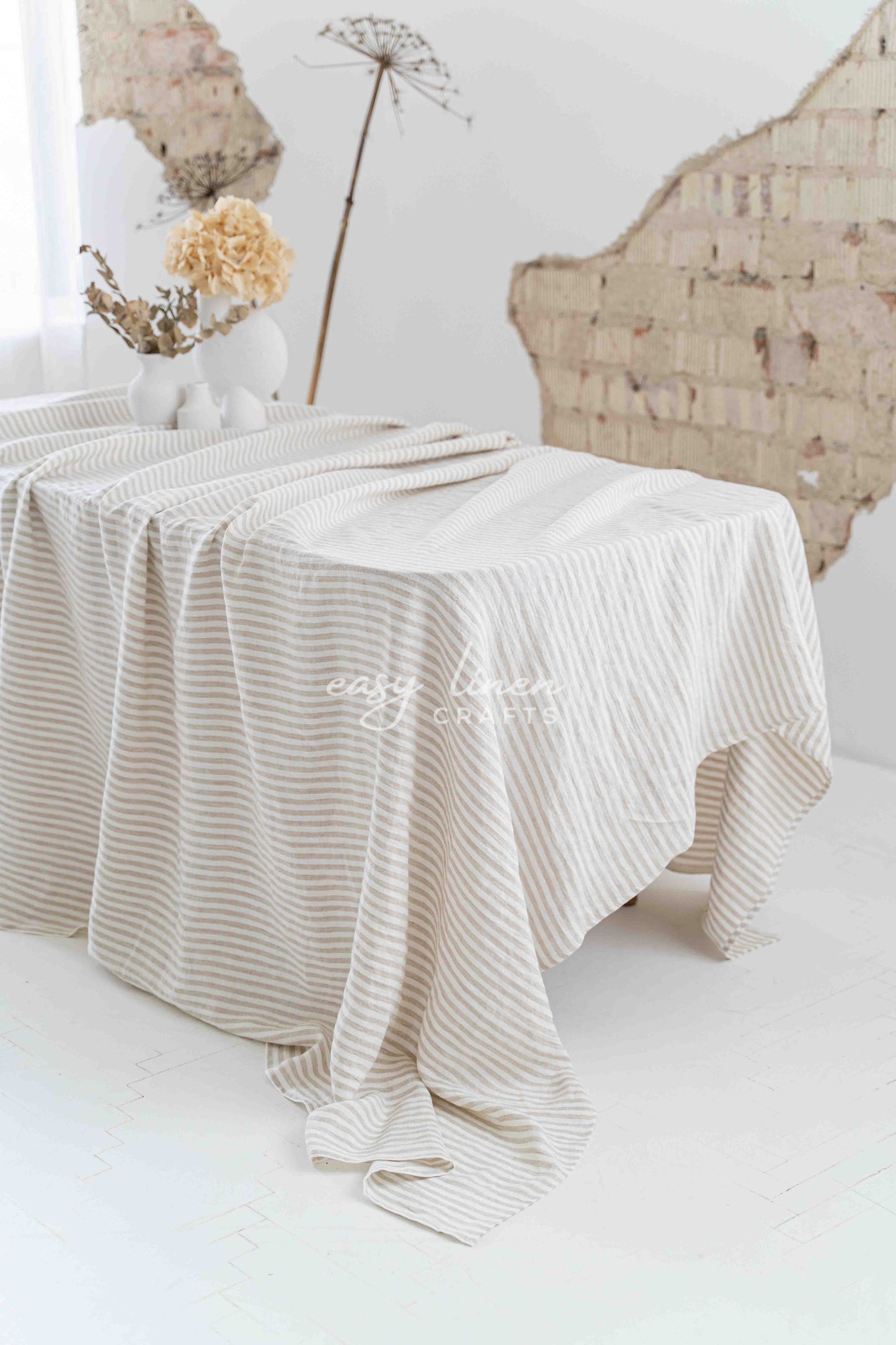 Linen tablecloth in Striped Natural color