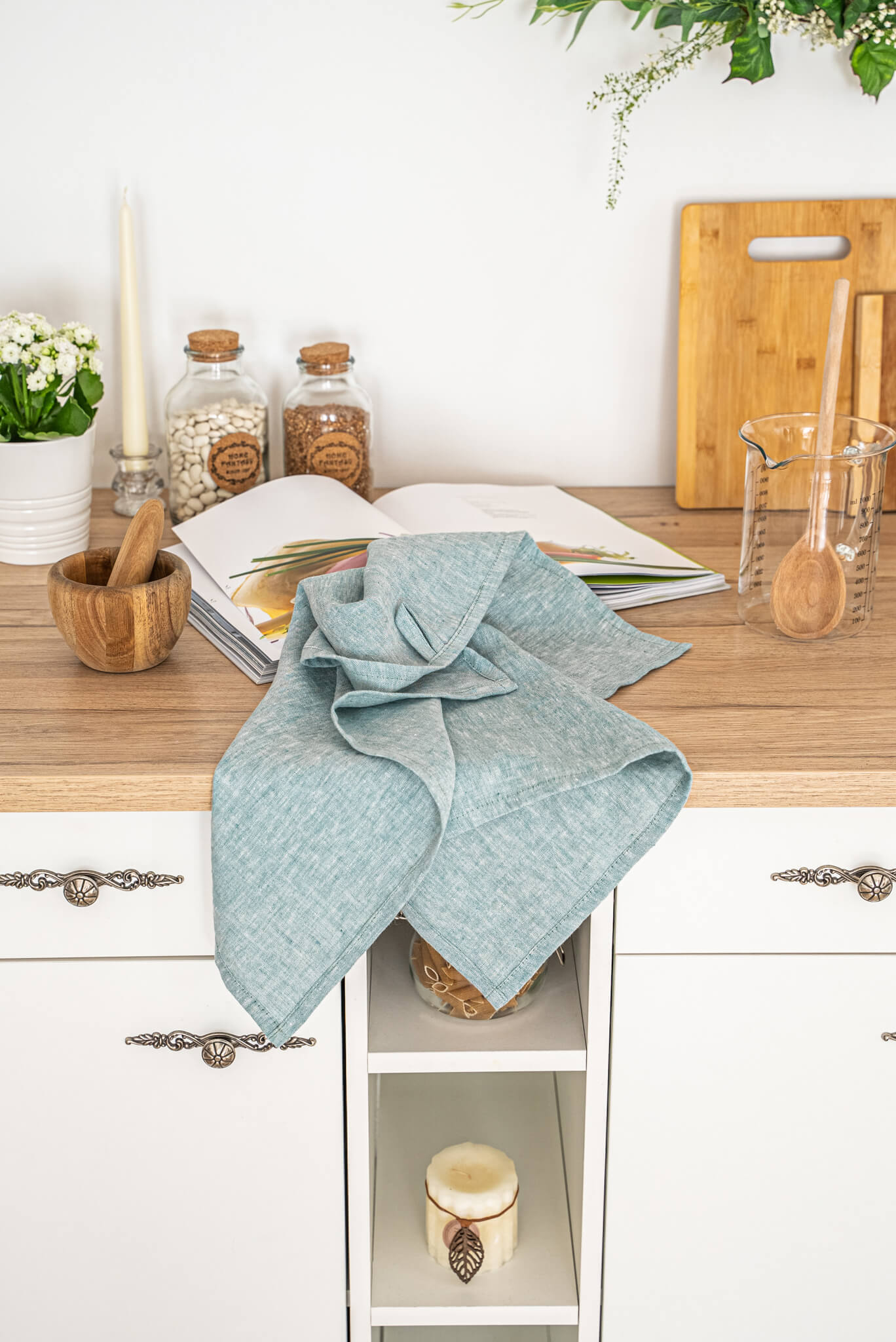 Set of 2 linen tea towels in Melange Green color