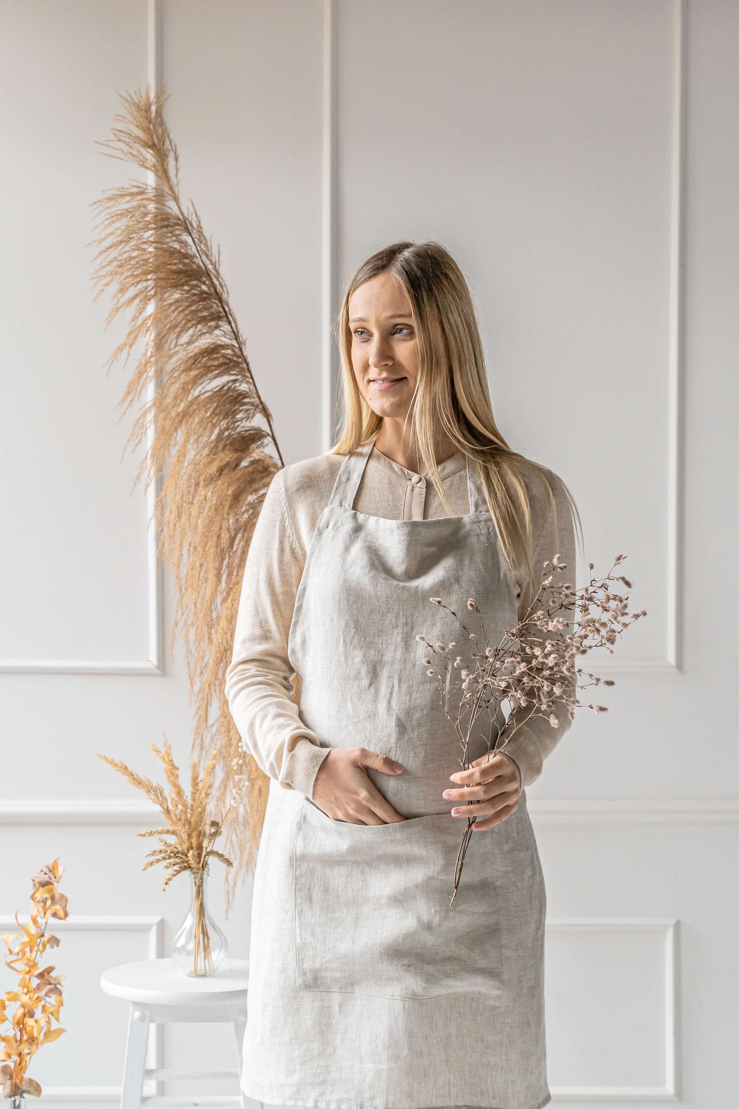 Kitchen linen apron with pocket in various colors
