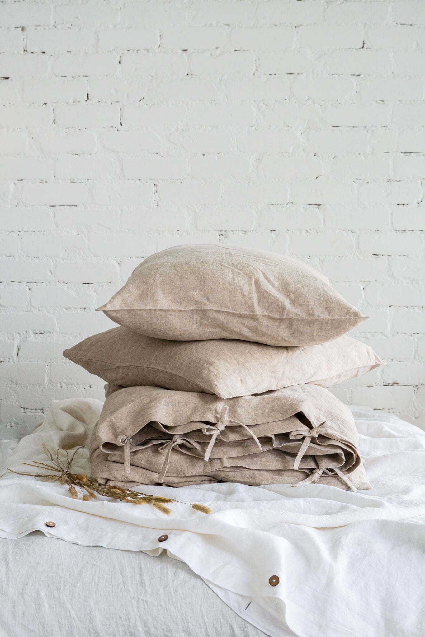 Linen bedding set in Natural: linen duvet cover + 2 linen pillowcases