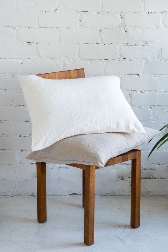 Linen pillowcase with zipper closure in various colors