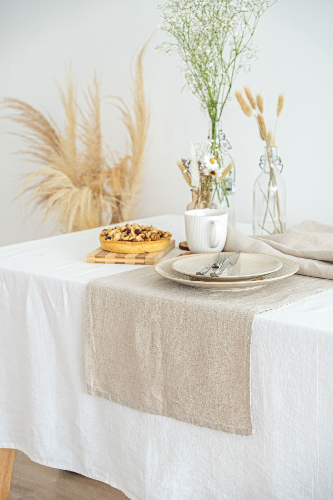 Linen table runner in Natural color
