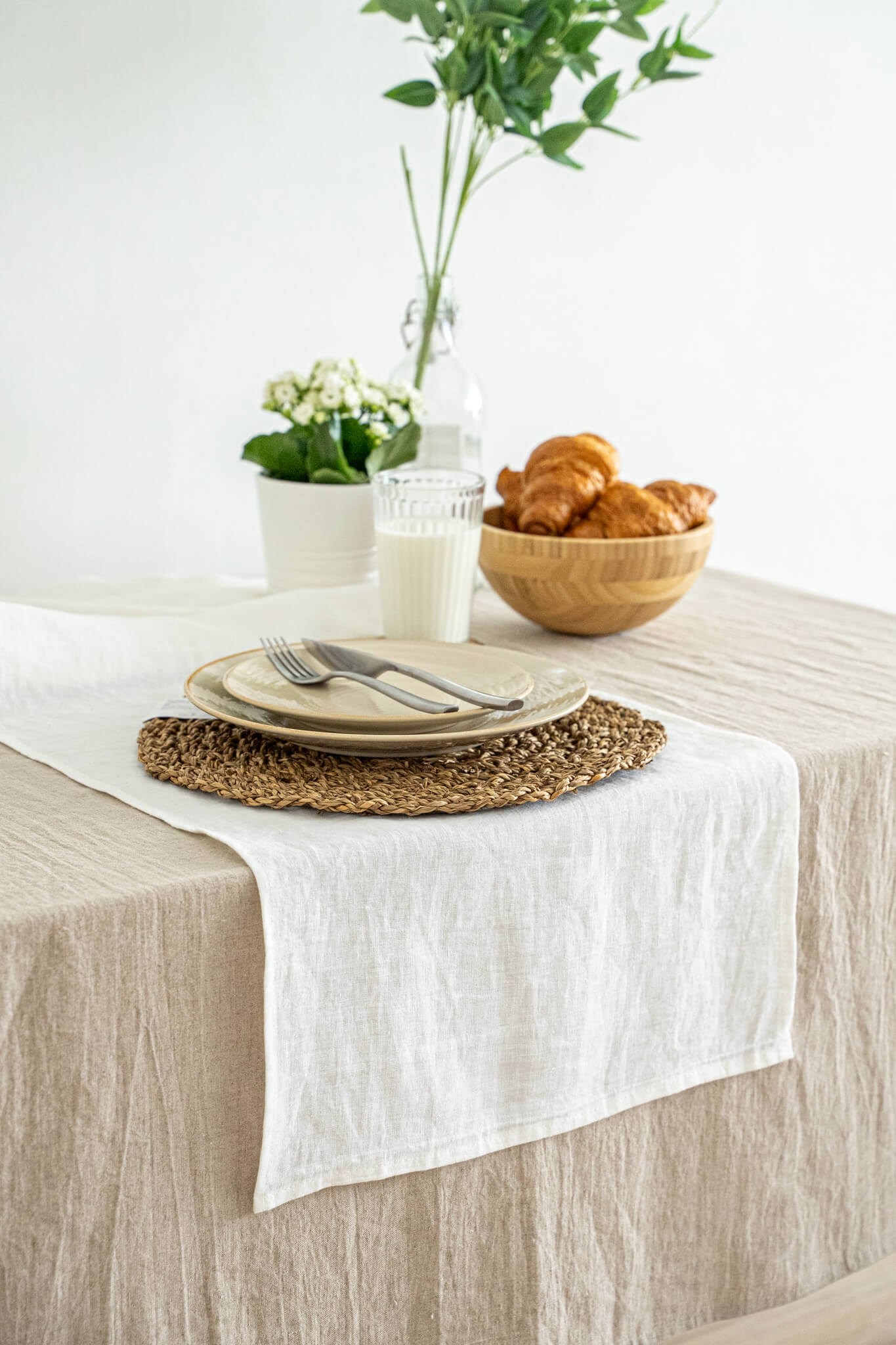 Linen table runners in various colors