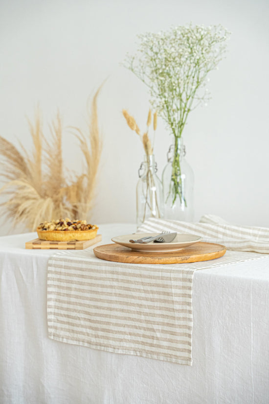 Linen table runner in Striped Natural color