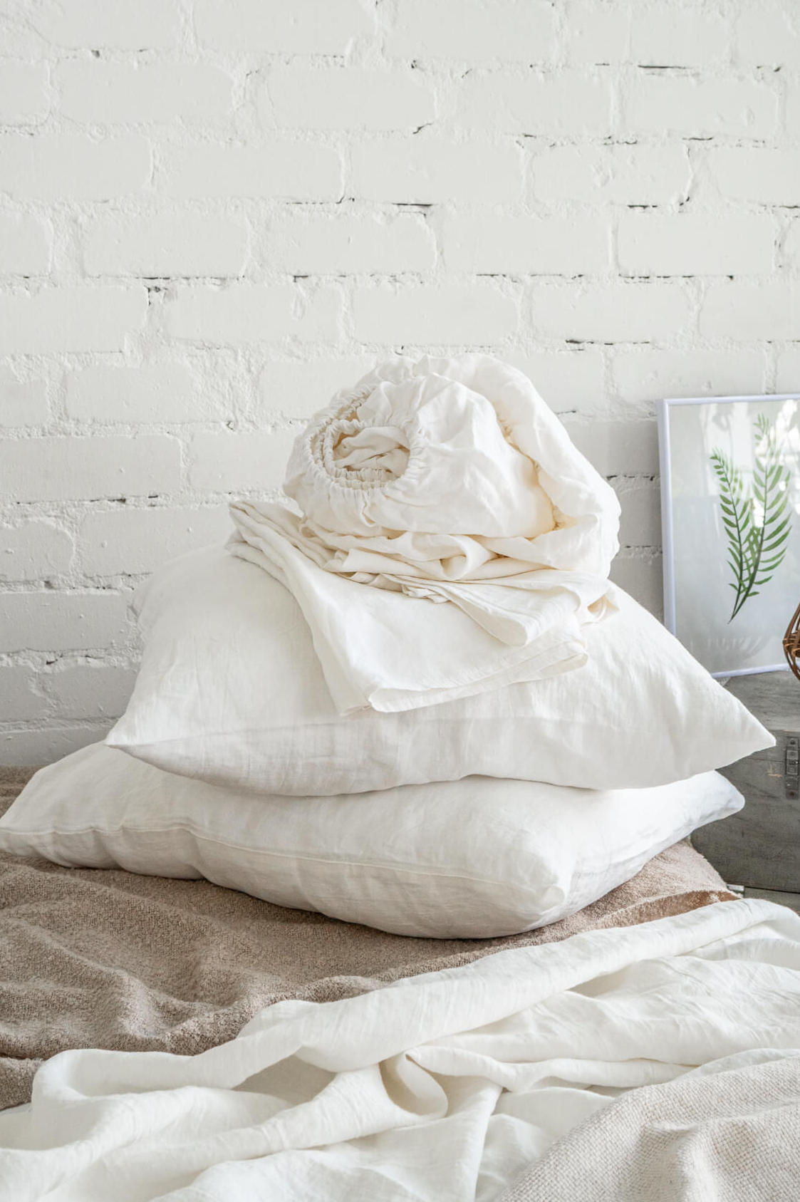 Linen sheets set in Off White color: linen fitted sheet, linen flat sheet and 2 linen pillowcases